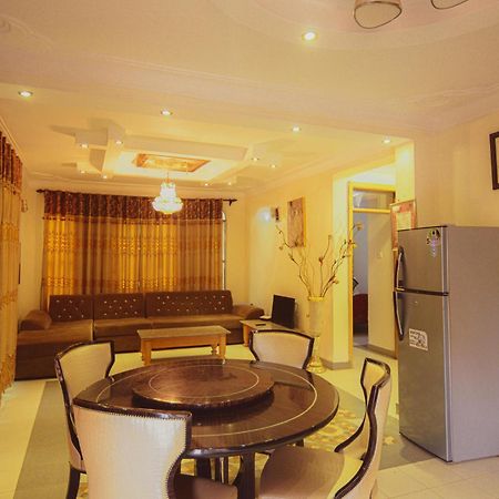 Evelyn Apartments Kyambogo  Buitenkant foto